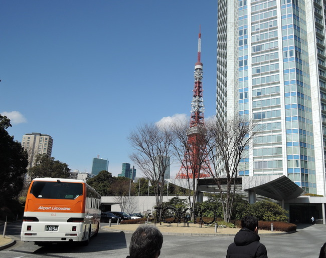 展示会場ビル遠景