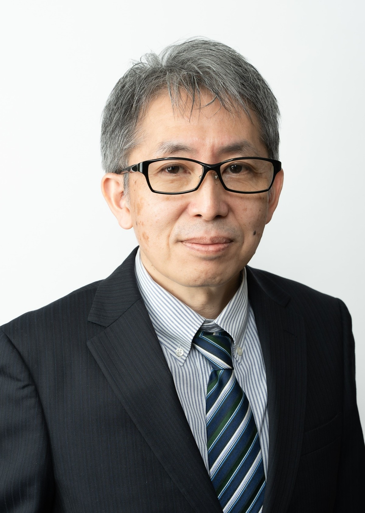 横山氏